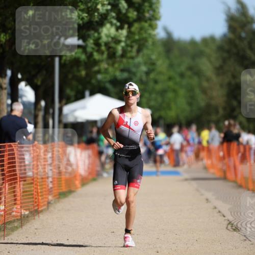07.09.2025 - 19. Norderstedt Triathlon Michael Strokosch http://msf.ph/oto/8765367 07.09.2025 11:31:50 Laufen 200, 1176 meine-sportfotos.de