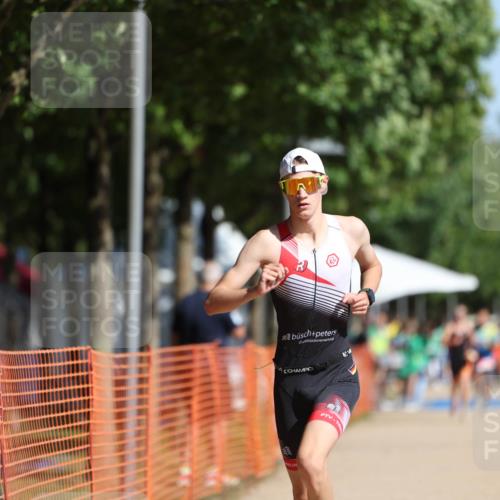 07.09.2025 - 19. Norderstedt Triathlon Michael Strokosch http://msf.ph/oto/8765445 07.09.2025 11:31:52 Laufen 1176 meine-sportfotos.de