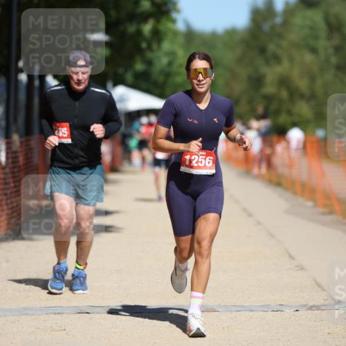 07.09.2025 - 19. Norderstedt Triathlon Michael Strokosch http://msf.ph/oto/8765447 07.09.2025 12:59:25 Laufen 1255, 1256 meine-sportfotos.de