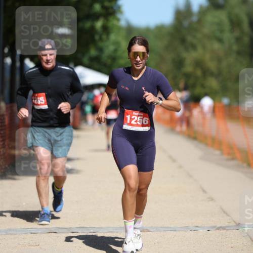 07.09.2025 - 19. Norderstedt Triathlon Michael Strokosch http://msf.ph/oto/8765454 07.09.2025 12:59:25 Laufen 1255, 1256 meine-sportfotos.de