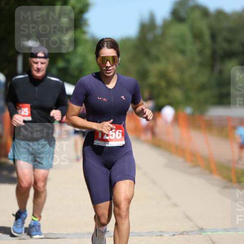 07.09.2025 - 19. Norderstedt Triathlon Michael Strokosch http://msf.ph/oto/8765472 07.09.2025 12:59:26 Laufen 1255, 1256 meine-sportfotos.de