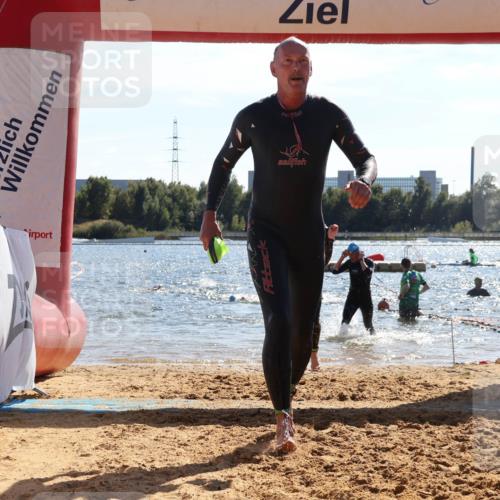 07.09.2025 - 19. Norderstedt Triathlon Luisa Fischer http://msf.ph/oto/8765592 07.09.2025 15:07:19 Schwimmen 910, 933, 1417, 1432 meine-sportfotos.de