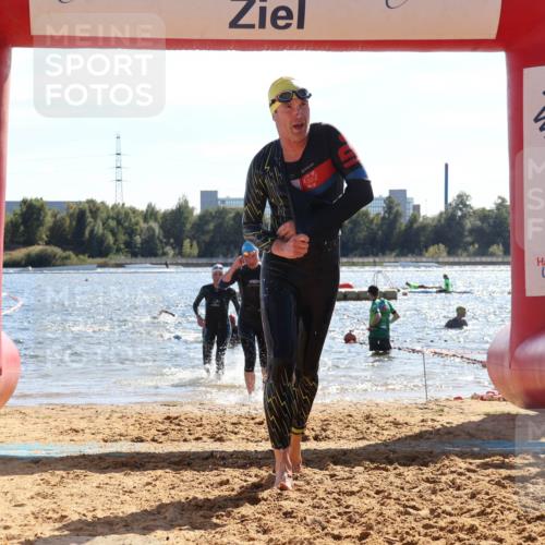 07.09.2025 - 19. Norderstedt Triathlon Luisa Fischer http://msf.ph/oto/8765616 07.09.2025 15:07:22 Schwimmen 910, 915, 933, 954, 1417 meine-sportfotos.de