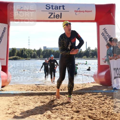 07.09.2025 - 19. Norderstedt Triathlon Luisa Fischer http://msf.ph/oto/8765619 07.09.2025 15:07:23 Schwimmen 910, 915, 933, 954, 1417 meine-sportfotos.de