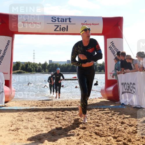 07.09.2025 - 19. Norderstedt Triathlon Luisa Fischer http://msf.ph/oto/8765621 07.09.2025 15:07:23 Schwimmen 910, 915, 933, 954, 1417 meine-sportfotos.de