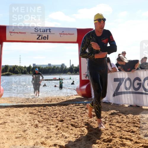 07.09.2025 - 19. Norderstedt Triathlon Luisa Fischer http://msf.ph/oto/8765629 07.09.2025 15:07:24 Schwimmen 910, 915, 954, 1417 meine-sportfotos.de