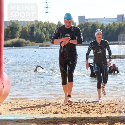 07.09.2025 - 19. Norderstedt Triathlon Luisa Fischer http://msf.ph/oto/8765636 07.09.2025 15:07:25 Schwimmen 910, 915, 954, 1417 meine-sportfotos.de