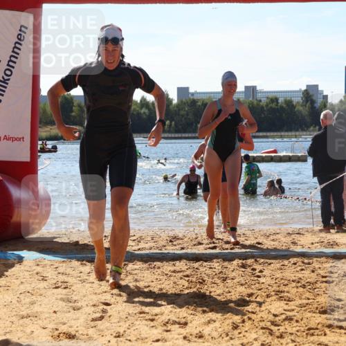 07.09.2025 - 19. Norderstedt Triathlon Luisa Fischer http://msf.ph/oto/8765746 07.09.2025 12:36:48 Schwimmen 193, 270, 323, 329, 330 meine-sportfotos.de