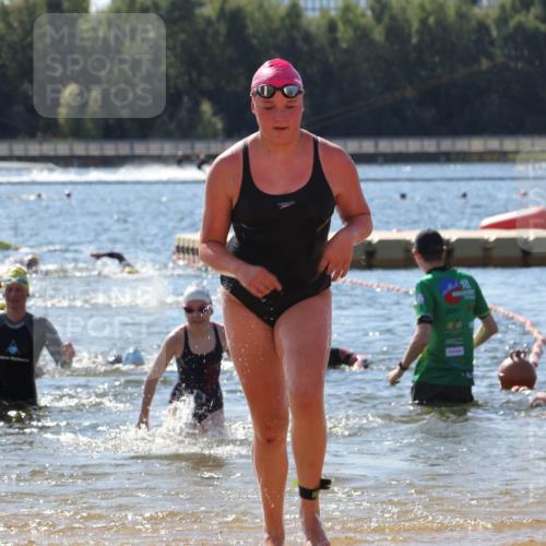 07.09.2025 - 19. Norderstedt Triathlon Luisa Fischer http://msf.ph/oto/8765787 07.09.2025 12:36:55 Schwimmen 270, 321, 323, 329, 330 meine-sportfotos.de