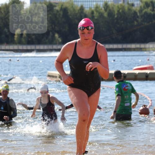 07.09.2025 - 19. Norderstedt Triathlon Luisa Fischer http://msf.ph/oto/8765789 07.09.2025 12:36:55 Schwimmen 270, 321, 323, 329, 330 meine-sportfotos.de