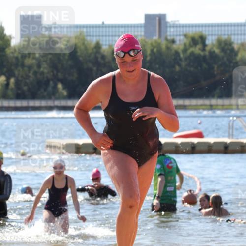 07.09.2025 - 19. Norderstedt Triathlon Luisa Fischer http://msf.ph/oto/8765796 07.09.2025 12:36:56 Schwimmen 270, 321, 323, 329, 330, 333 meine-sportfotos.de