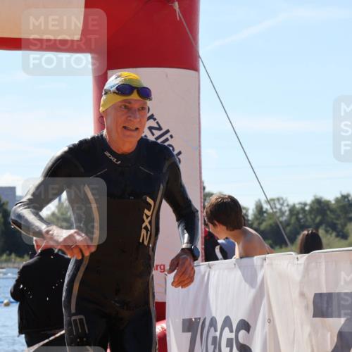 07.09.2025 - 19. Norderstedt Triathlon Luisa Fischer http://msf.ph/oto/8766007 07.09.2025 12:37:30 Schwimmen 338, 347 meine-sportfotos.de