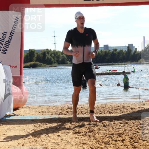 07.09.2025 - 19. Norderstedt Triathlon Luisa Fischer http://msf.ph/oto/8766008 07.09.2025 15:09:00 Schwimmen 894, 918, 1412, 1454, 1472 meine-sportfotos.de