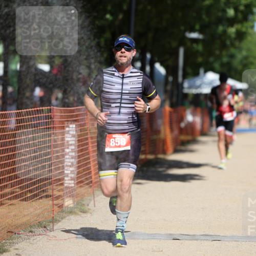07.09.2025 - 19. Norderstedt Triathlon Michael Strokosch http://msf.ph/oto/8766138 07.09.2025 13:00:09 Laufen 695, 858 meine-sportfotos.de