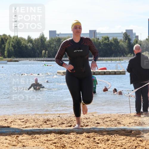 07.09.2025 - 19. Norderstedt Triathlon Luisa Fischer http://msf.ph/oto/8766144 07.09.2025 12:37:49 Schwimmen 341, 358, 360 meine-sportfotos.de
