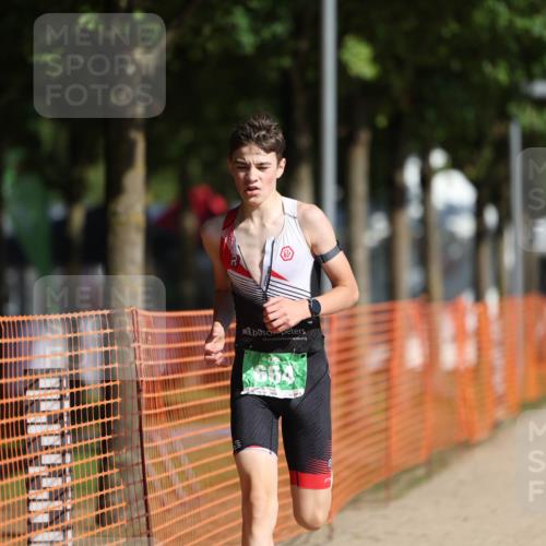 07.09.2025 - 19. Norderstedt Triathlon Michael Strokosch http://msf.ph/oto/8766194 07.09.2025 10:49:53 Laufen 92, 664, 1118 meine-sportfotos.de