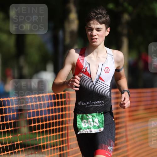 07.09.2025 - 19. Norderstedt Triathlon Michael Strokosch http://msf.ph/oto/8766226 07.09.2025 10:49:54 Laufen 92, 664, 1118 meine-sportfotos.de