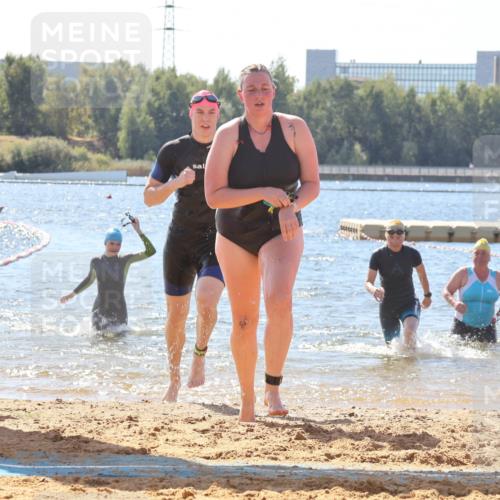 07.09.2025 - 19. Norderstedt Triathlon Luisa Fischer http://msf.ph/oto/8766265 07.09.2025 12:38:47 Schwimmen 320, 352 meine-sportfotos.de