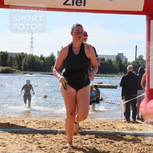 07.09.2025 - 19. Norderstedt Triathlon Luisa Fischer http://msf.ph/oto/8766292 07.09.2025 12:38:49 Schwimmen 320, 352, 359, 777 meine-sportfotos.de