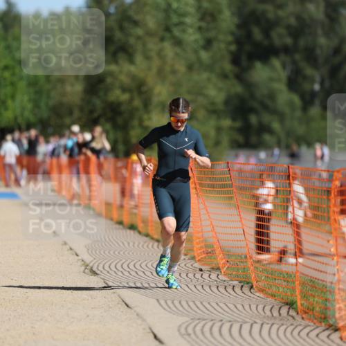 07.09.2025 - 19. Norderstedt Triathlon Michael Strokosch http://msf.ph/oto/8766330 07.09.2025 11:33:53 Laufen 1227 meine-sportfotos.de