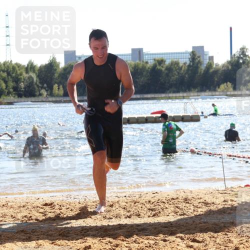 07.09.2025 - 19. Norderstedt Triathlon Luisa Fischer http://msf.ph/oto/8766490 07.09.2025 15:10:53 Schwimmen 383, 405, 886, 1420, 1443 meine-sportfotos.de