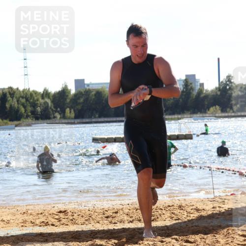 07.09.2025 - 19. Norderstedt Triathlon Luisa Fischer http://msf.ph/oto/8766495 07.09.2025 15:10:53 Schwimmen 383, 405, 886, 1420, 1443 meine-sportfotos.de