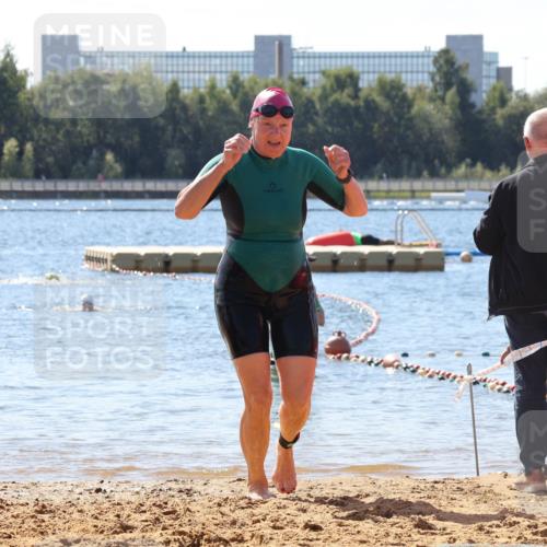 07.09.2025 - 19. Norderstedt Triathlon Luisa Fischer http://msf.ph/oto/8766550 07.09.2025 12:40:04 Schwimmen 337, 349 meine-sportfotos.de