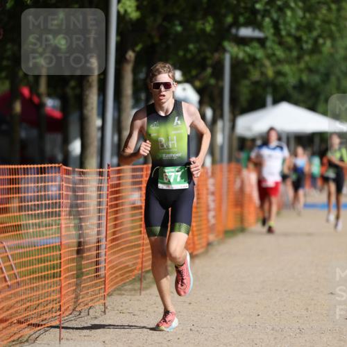 07.09.2025 - 19. Norderstedt Triathlon Michael Strokosch http://msf.ph/oto/8766575 07.09.2025 10:50:20 Laufen 677 meine-sportfotos.de