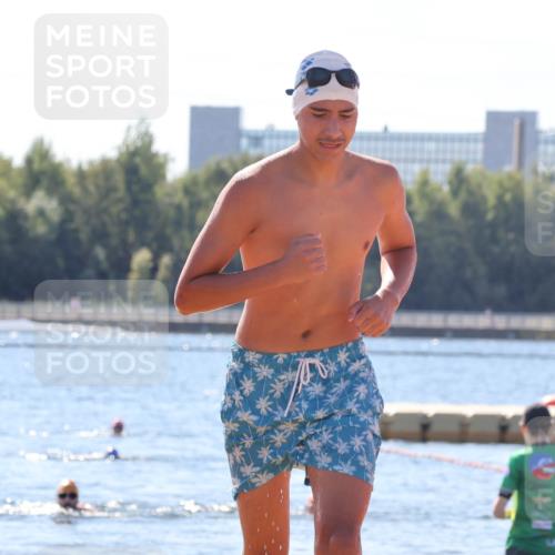 07.09.2025 - 19. Norderstedt Triathlon Luisa Fischer http://msf.ph/oto/8766734 07.09.2025 12:41:55 Schwimmen 356 meine-sportfotos.de