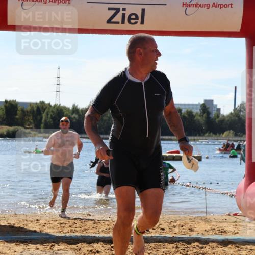 07.09.2025 - 19. Norderstedt Triathlon Luisa Fischer http://msf.ph/oto/8766755 07.09.2025 12:42:17 Schwimmen 335, 342 meine-sportfotos.de