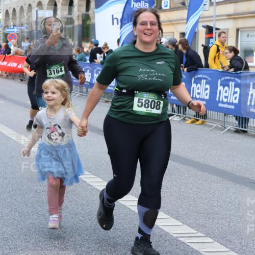07.09.2025 - BARMER Alsterlauf Strokosch-Dieckow http://msf.ph/oto/8766760 07.09.2025 10:11:32 Ziel 2171, 2293, 2846, 2847, 3036, 3126, 3327, 3366, 3367, 3613, 3614, 3692, 3792, 4193, 4376, 4415, 4491, 4970, 5175, 5214, 5418, 5448, 5649, 5650, 5758, 5760, 5813, 5827, 5911, 5956, 6008, 6009, 6130, 6144, 6180, 8038, 8039, 8126, 8145 meine-sportfotos.de