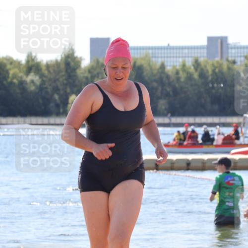 07.09.2025 - 19. Norderstedt Triathlon Luisa Fischer http://msf.ph/oto/8766782 07.09.2025 12:42:23 Schwimmen 335, 342, 708 meine-sportfotos.de