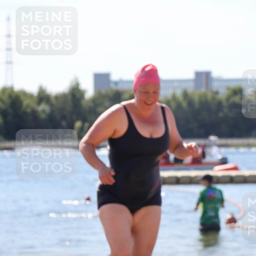 07.09.2025 - 19. Norderstedt Triathlon Luisa Fischer http://msf.ph/oto/8766785 07.09.2025 12:42:24 Schwimmen 335, 342, 708 meine-sportfotos.de