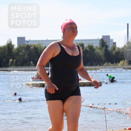 07.09.2025 - 19. Norderstedt Triathlon Luisa Fischer http://msf.ph/oto/8766789 07.09.2025 12:42:24 Schwimmen 335, 342, 708 meine-sportfotos.de