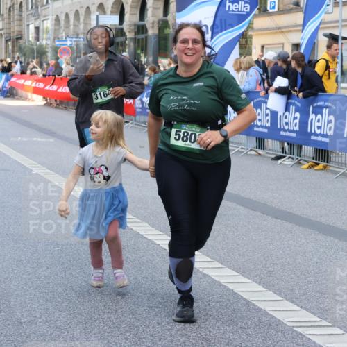 07.09.2025 - BARMER Alsterlauf Strokosch-Dieckow http://msf.ph/oto/8766851 07.09.2025 10:11:32 Ziel 2171, 2293, 2846, 2847, 3036, 3126, 3327, 3366, 3367, 3613, 3614, 3692, 3792, 4193, 4376, 4415, 4491, 4970, 5175, 5214, 5418, 5448, 5649, 5650, 5758, 5760, 5813, 5827, 5911, 5956, 6008, 6009, 6130, 6144, 6180, 8038, 8039, 8126, 8145 meine-sportfotos.de