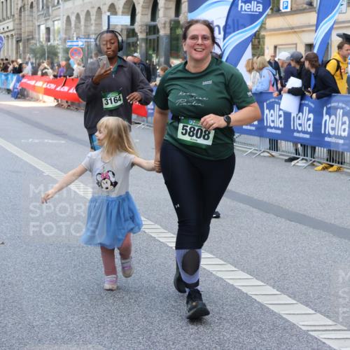 07.09.2025 - BARMER Alsterlauf Strokosch-Dieckow http://msf.ph/oto/8766868 07.09.2025 10:11:32 Ziel 2171, 2293, 2846, 2847, 3036, 3126, 3327, 3366, 3367, 3613, 3614, 3692, 3792, 4193, 4376, 4415, 4491, 4970, 5175, 5214, 5418, 5448, 5649, 5650, 5758, 5760, 5813, 5827, 5911, 5956, 6008, 6009, 6130, 6144, 6180, 8038, 8039, 8126, 8145 meine-sportfotos.de