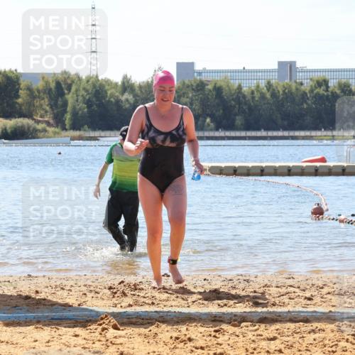 07.09.2025 - 19. Norderstedt Triathlon Luisa Fischer http://msf.ph/oto/8766885 07.09.2025 12:45:21 Schwimmen 354 meine-sportfotos.de