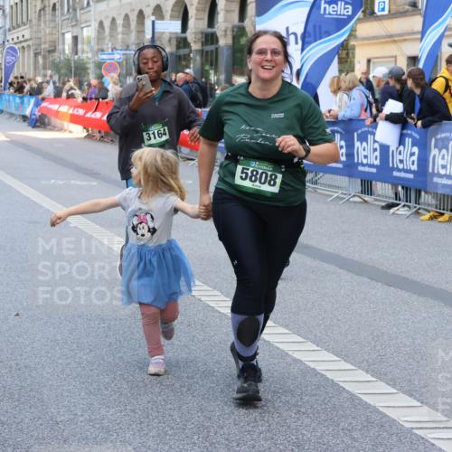 07.09.2025 - BARMER Alsterlauf Strokosch-Dieckow http://msf.ph/oto/8766889 07.09.2025 10:11:32 Ziel 2171, 2293, 2846, 2847, 3036, 3126, 3327, 3366, 3367, 3613, 3614, 3692, 3792, 4193, 4376, 4415, 4491, 4970, 5175, 5214, 5418, 5448, 5649, 5650, 5758, 5760, 5813, 5827, 5911, 5956, 6008, 6009, 6130, 6144, 6180, 8038, 8039, 8126, 8145 meine-sportfotos.de