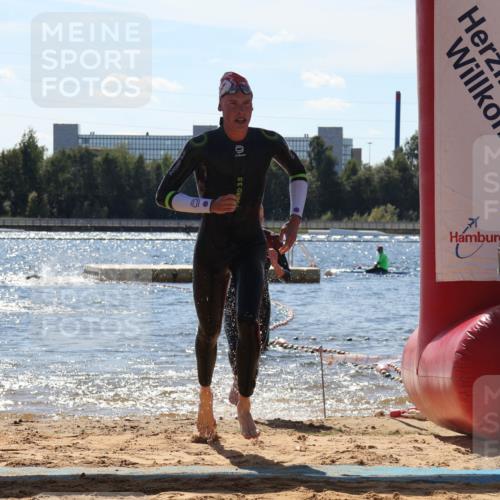 07.09.2025 - 19. Norderstedt Triathlon Luisa Fischer http://msf.ph/oto/8766922 07.09.2025 13:22:29 Schwimmen 996, 1001 meine-sportfotos.de