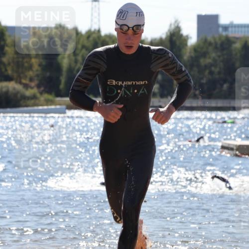 07.09.2025 - 19. Norderstedt Triathlon Luisa Fischer http://msf.ph/oto/8766964 07.09.2025 13:22:48 Schwimmen 994, 1042 meine-sportfotos.de