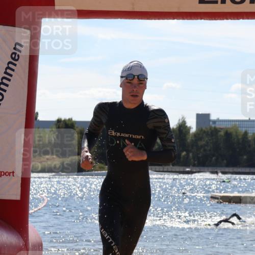 07.09.2025 - 19. Norderstedt Triathlon Luisa Fischer http://msf.ph/oto/8766971 07.09.2025 13:22:49 Schwimmen 994, 1042 meine-sportfotos.de