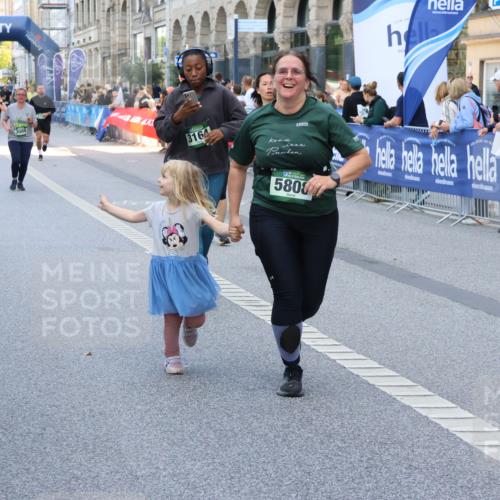 07.09.2025 - BARMER Alsterlauf Strokosch-Dieckow http://msf.ph/oto/8767053 07.09.2025 10:11:31 Ziel 2171, 2293, 2846, 2847, 3036, 3126, 3327, 3348, 3349, 3366, 3367, 3692, 3792, 4193, 4376, 4415, 4491, 4970, 5175, 5214, 5418, 5448, 5649, 5650, 5758, 5760, 5813, 5827, 5911, 6008, 6130, 6144, 6180, 8038, 8039, 8126, 8145 meine-sportfotos.de