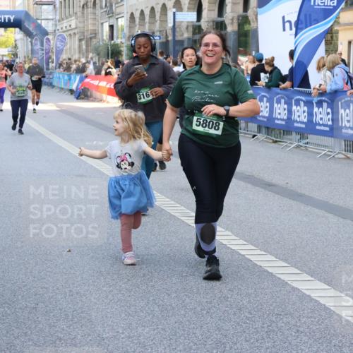 07.09.2025 - BARMER Alsterlauf Strokosch-Dieckow http://msf.ph/oto/8767069 07.09.2025 10:11:31 Ziel 2171, 2293, 2846, 2847, 3036, 3126, 3327, 3348, 3349, 3366, 3367, 3692, 3792, 4193, 4376, 4415, 4491, 4970, 5175, 5214, 5418, 5448, 5649, 5650, 5758, 5760, 5813, 5827, 5911, 6008, 6130, 6144, 6180, 8038, 8039, 8126, 8145 meine-sportfotos.de