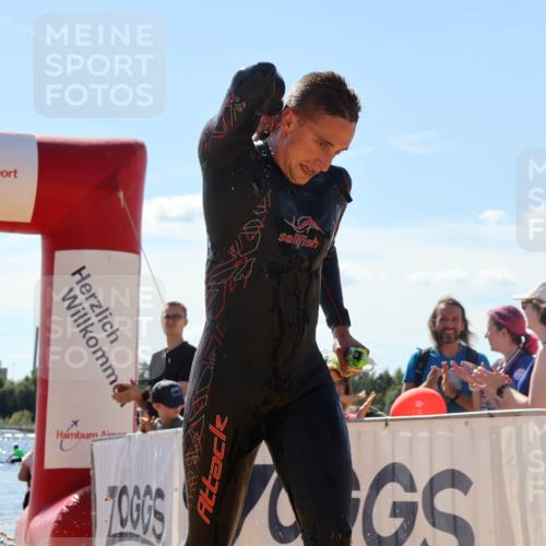 07.09.2025 - 19. Norderstedt Triathlon Luisa Fischer http://msf.ph/oto/8767161 07.09.2025 13:25:27 Schwimmen 1004, 1015 meine-sportfotos.de