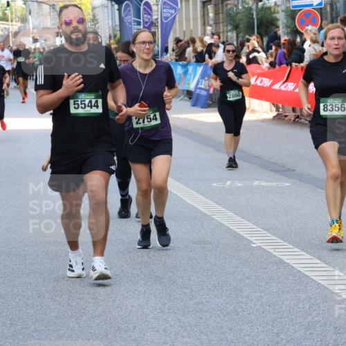 07.09.2025 - BARMER Alsterlauf Strokosch-Dieckow http://msf.ph/oto/8767163 07.09.2025 10:11:26 Ziel 2293, 2772, 2820, 2846, 2847, 2934, 3036, 3126, 3327, 3348, 3349, 3366, 3367, 3393, 3398, 3692, 3783, 3792, 3867, 4045, 4376, 4415, 4491, 4970, 5214, 5418, 5448, 5649, 5650, 5758, 5760, 6008, 6124, 6130, 6144, 6180, 8038, 8039, 8126, 8264 meine-sportfotos.de