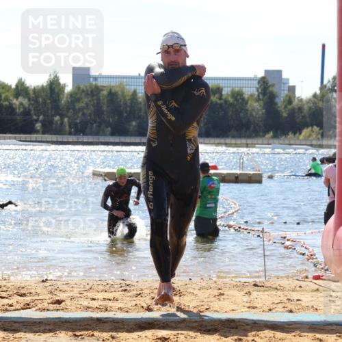 07.09.2025 - 19. Norderstedt Triathlon Luisa Fischer http://msf.ph/oto/8767168 07.09.2025 13:26:19 Schwimmen 1006, 1016 meine-sportfotos.de
