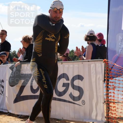07.09.2025 - 19. Norderstedt Triathlon Luisa Fischer http://msf.ph/oto/8767181 07.09.2025 13:26:21 Schwimmen 1006, 1016 meine-sportfotos.de