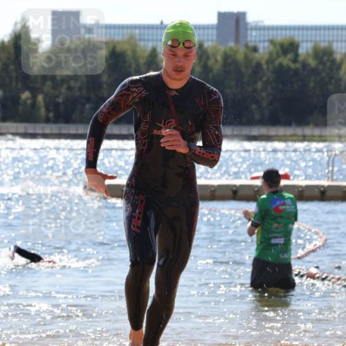 07.09.2025 - 19. Norderstedt Triathlon Luisa Fischer http://msf.ph/oto/8767184 07.09.2025 13:26:24 Schwimmen 1006, 1016 meine-sportfotos.de