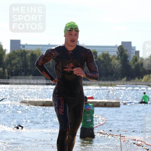 07.09.2025 - 19. Norderstedt Triathlon Luisa Fischer http://msf.ph/oto/8767186 07.09.2025 13:26:24 Schwimmen 1006, 1016 meine-sportfotos.de