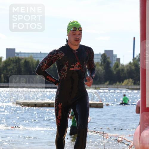 07.09.2025 - 19. Norderstedt Triathlon Luisa Fischer http://msf.ph/oto/8767187 07.09.2025 13:26:25 Schwimmen 1006, 1016 meine-sportfotos.de